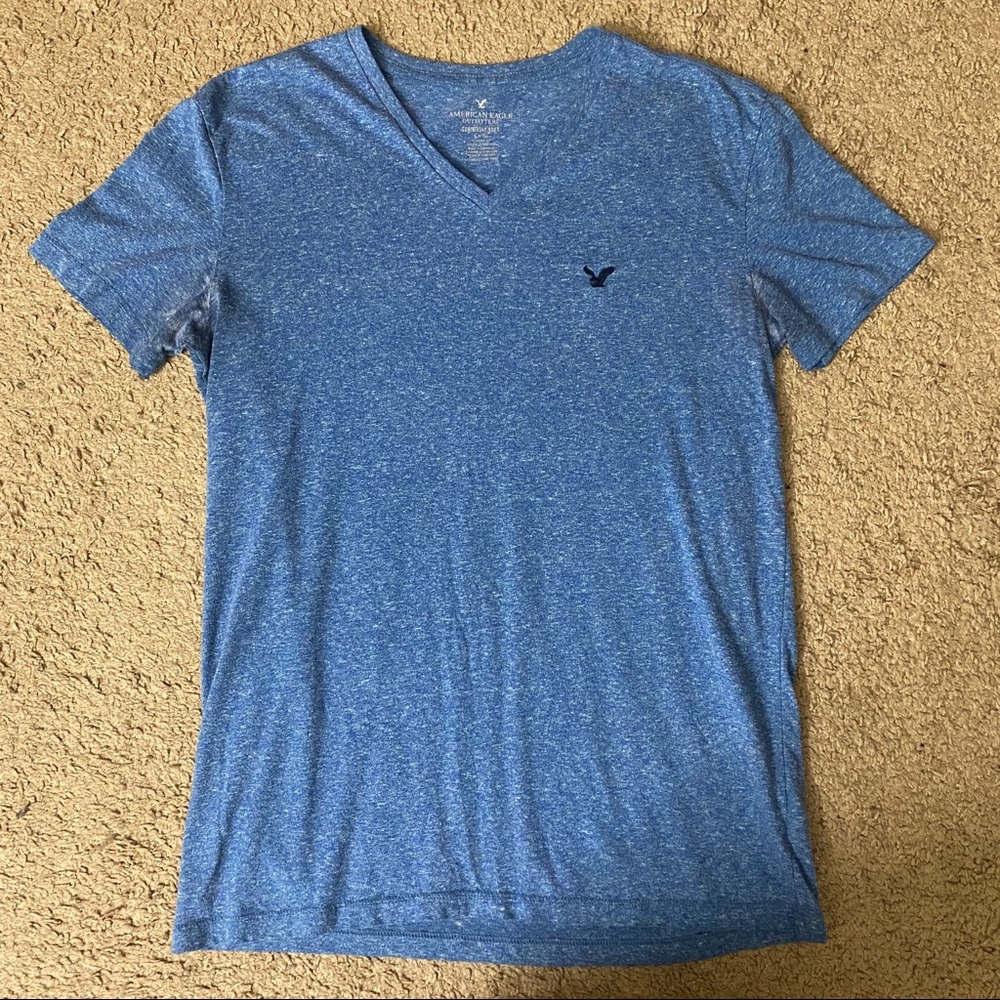 American Eagle v-neck tee